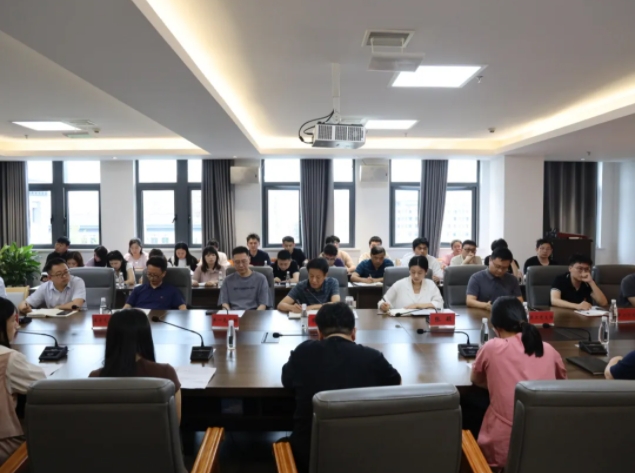 市城投集團召開深入貫徹中央八項規(guī)定精神學習教育征求意見建議座談會